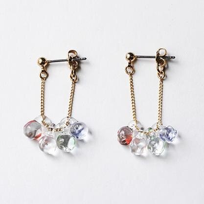 ハリオ×イイダ傘店のガラスアクセサリー、ぷっくりリンゴピアスや“朝焼けのカモミール”イヤリング｜写真6