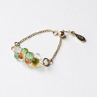 ハリオ×イイダ傘店のガラスアクセサリー、ぷっくりリンゴピアスや“朝焼けのカモミール”イヤリング｜写真12