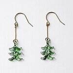 ハリオ×イイダ傘店のガラスアクセサリー、ぷっくりリンゴピアスや“朝焼けのカモミール”イヤリング｜写真15