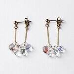 ハリオ×イイダ傘店のガラスアクセサリー、ぷっくりリンゴピアスや“朝焼けのカモミール”イヤリング｜写真6