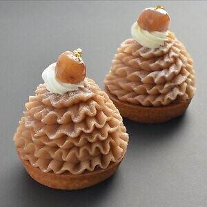 フレデリック・カッセルのマロンスイーツ、カシス香るモンブラン＆ごろっと栗入りサクサク焼き菓子｜写真1