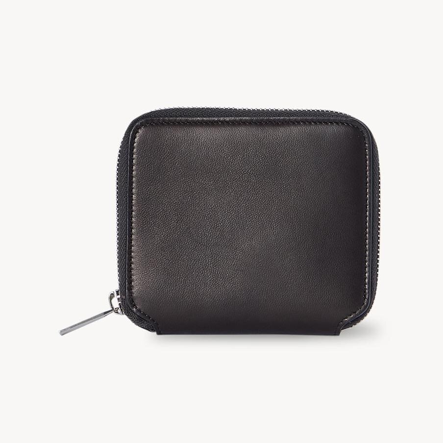 スモールジップウォレット 136,400円 Courtesy of The Row