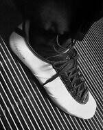 Y-3“空洞ソール”のアウトドア風スニーカー、スエードやメッシュなど異素材ミックスで｜写真5