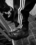 Y-3“空洞ソール”のアウトドア風スニーカー、スエードやメッシュなど異素材ミックスで｜写真4