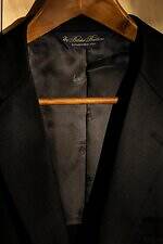 ブルックス ブラザーズのアダム エ ロペ限定“オールブラック”ブレザー、ボックスシルエットで｜写真6