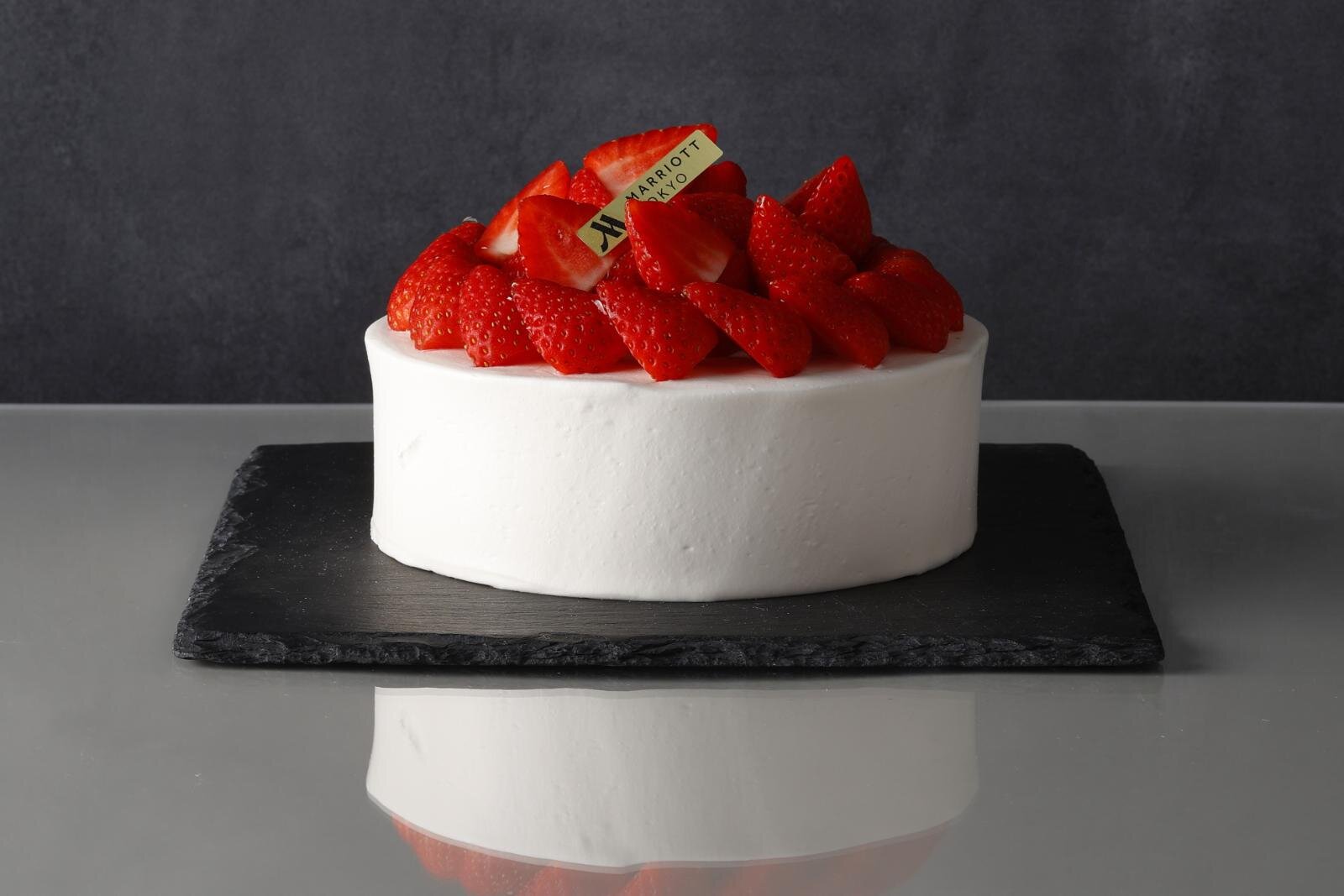 クリスマス ショートケーキ 大5号 6,500円(高さ9cm×直径15cm)、小4号 5,500円(高さ9cm×直径12cm)