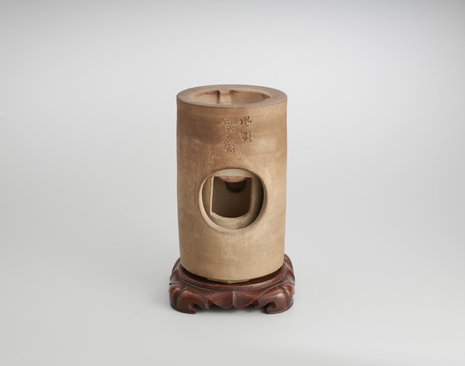 初代清水六兵衛作 《白泥涼炉/炉台「無膓清玩」》 上田秋成遺愛、田中鶴翁所用 大阪市立美術館寄託品