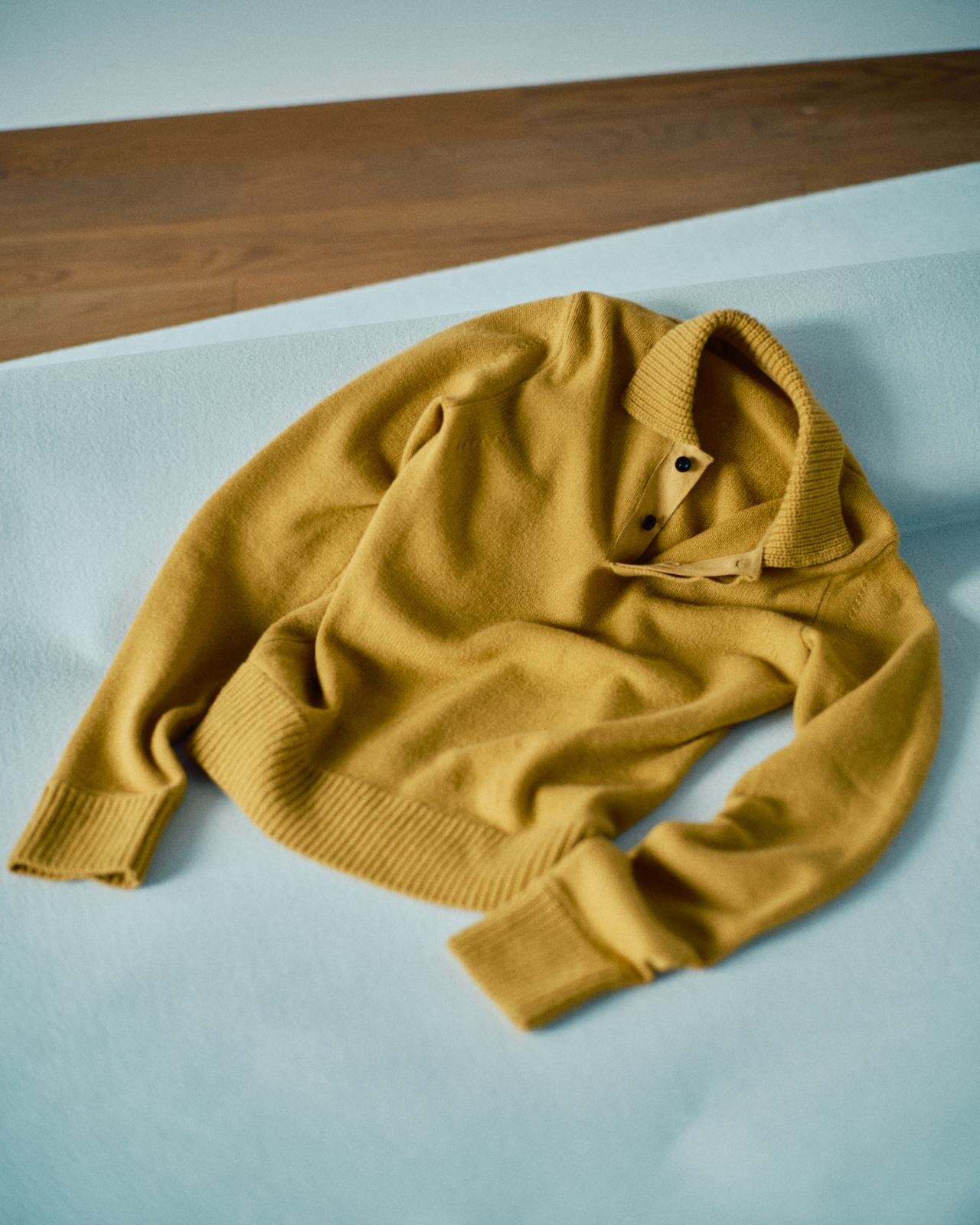 sacaiのカラーニット、幅広リブのカーディガン＆ダブルジップブルゾンも｜写真6