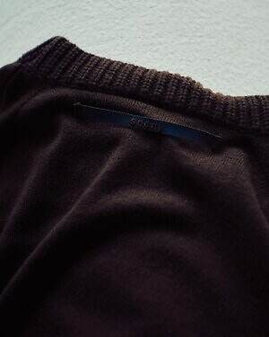 sacaiのカラーニット、幅広リブのカーディガン＆ダブルジップブルゾンも｜写真3