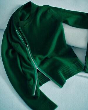 sacaiのカラーニット、幅広リブのカーディガン＆ダブルジップブルゾンも｜写真7