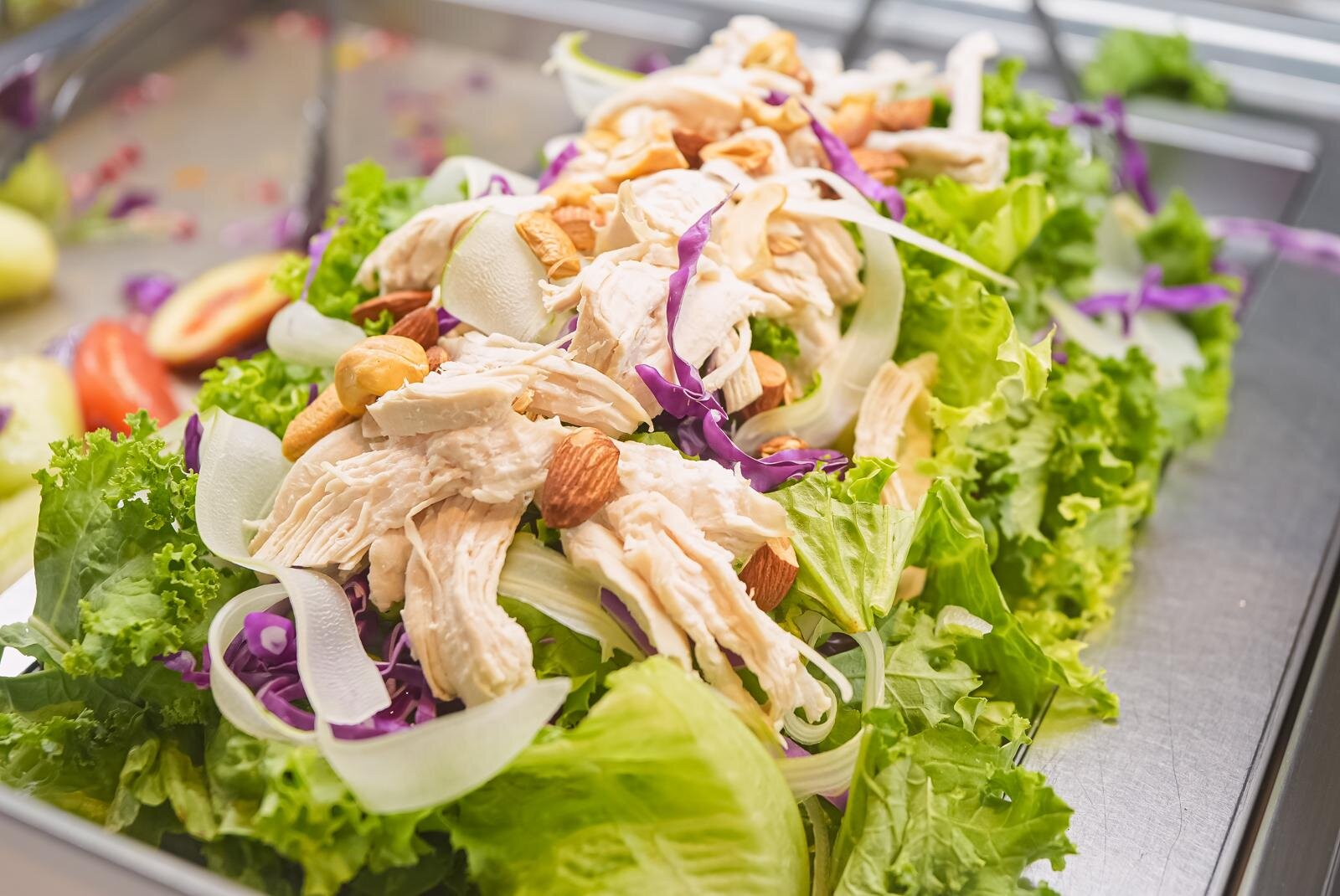 「ライス＆デリボックス」白米(国産米200g) テイクアウト 1,663円～、店内 1,914円～、玄米(国産米200g) テイクアウト 1,715円～、店内 1,975円～、ごはんなし テイクアウト 1,592円、店内 1,865円～