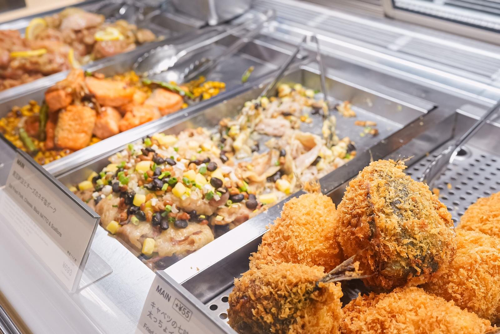 「ライス＆デリボックス」白米(国産米200g) テイクアウト 1,663円～、店内 1,914円～、玄米(国産米200g) テイクアウト 1,715円～、店内 1,975円～、ごはんなし テイクアウト 1,592円、店内 1,865円～