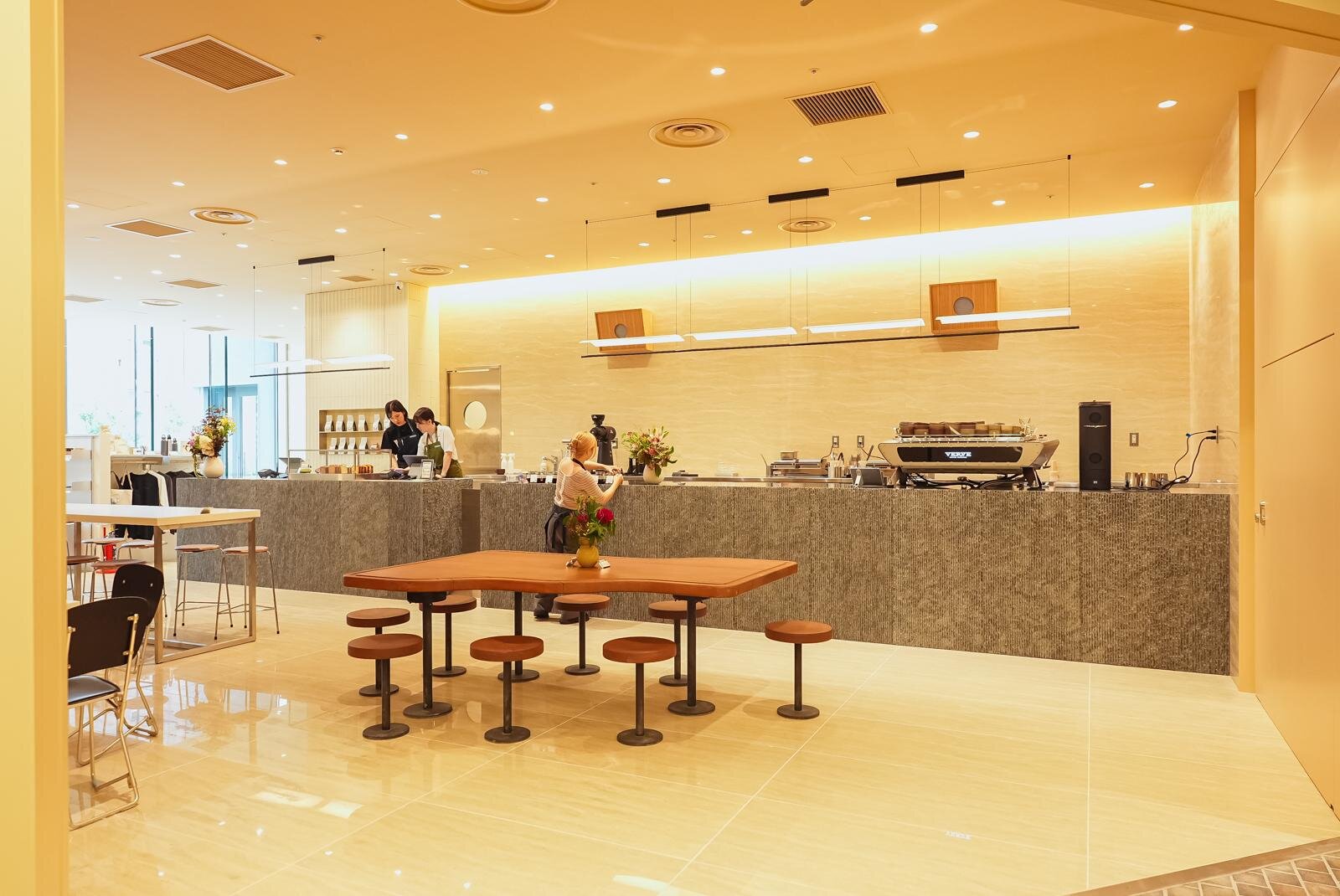 「ヴァーヴ コーヒー ロースターズ」“最大規模”新店がニュウマン高輪に、豊富なコーヒー＆焼き菓子｜写真5