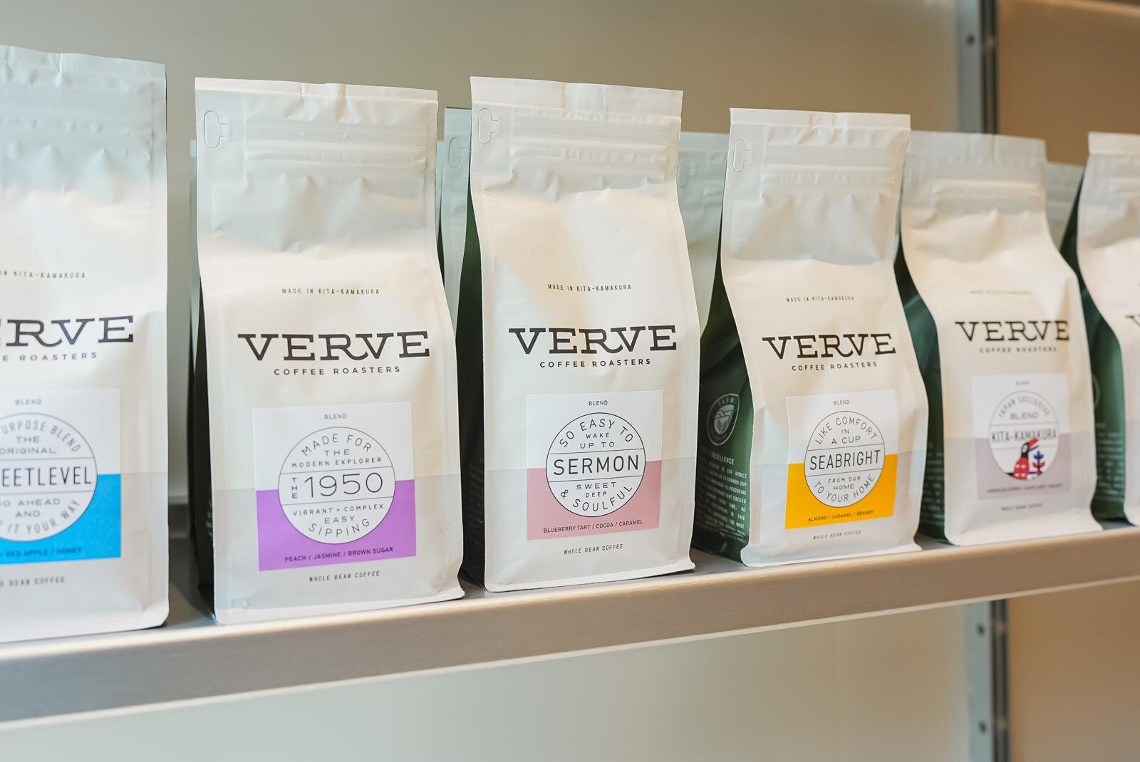 「ヴァーヴ コーヒー ロースターズ」“最大規模”新店がニュウマン高輪に、豊富なコーヒー＆焼き菓子｜写真4