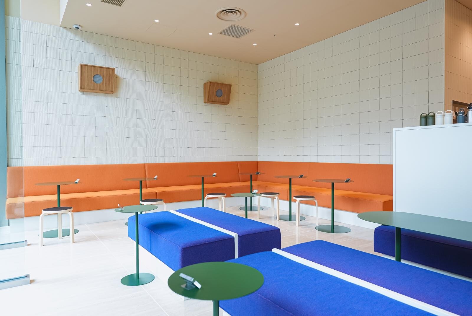 「ヴァーヴ コーヒー ロースターズ」“最大規模”新店がニュウマン高輪に、豊富なコーヒー＆焼き菓子｜写真6