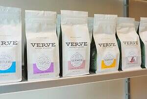 「ヴァーヴ コーヒー ロースターズ」“最大規模”新店がニュウマン高輪に、豊富なコーヒー＆焼き菓子｜写真4