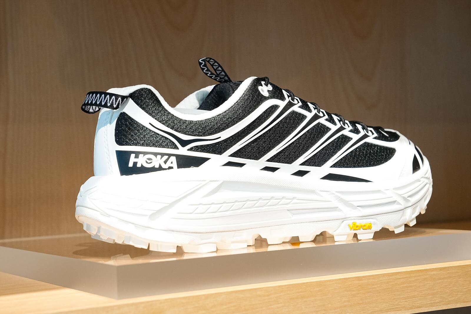 ホカの新ストアがニュウマン高輪に - 人気トレランシューズから定番スニーカーまで、東京限定Tシャツも｜写真2
