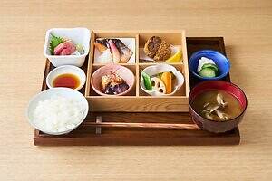 和食居酒屋「それがし」“初オールデイ営業”の新店舗が高輪に - 炭火焼魚＆御膳、スイーツを堪能｜写真10