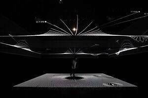 “知覚の相互作用”メディア・テクノロジーで探る大型インスタレーション、三上晴子の展覧会が東京・新宿で