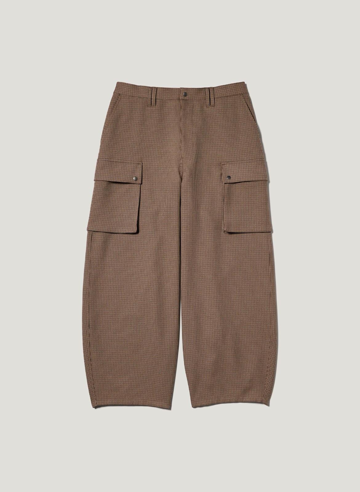 GU×ロク、“後ろギャザー”のショートトレンチコートやうさぎ柄ジャカードニット｜写真60