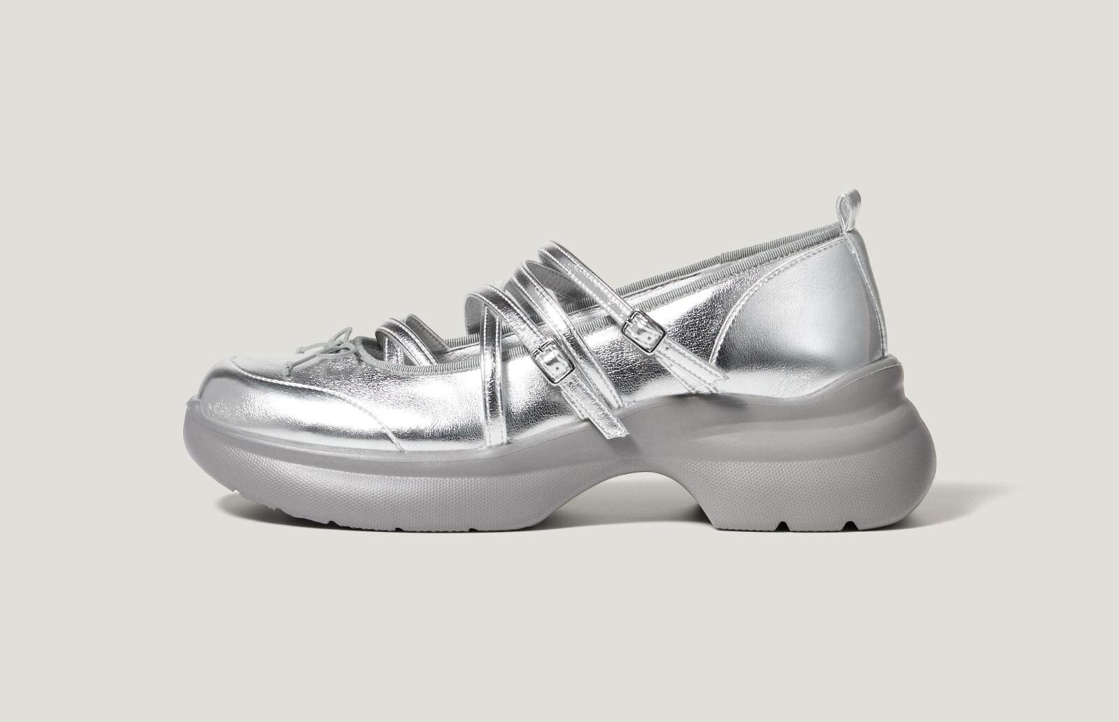 GU×ロク、“後ろギャザー”のショートトレンチコートやうさぎ柄ジャカードニット｜写真50