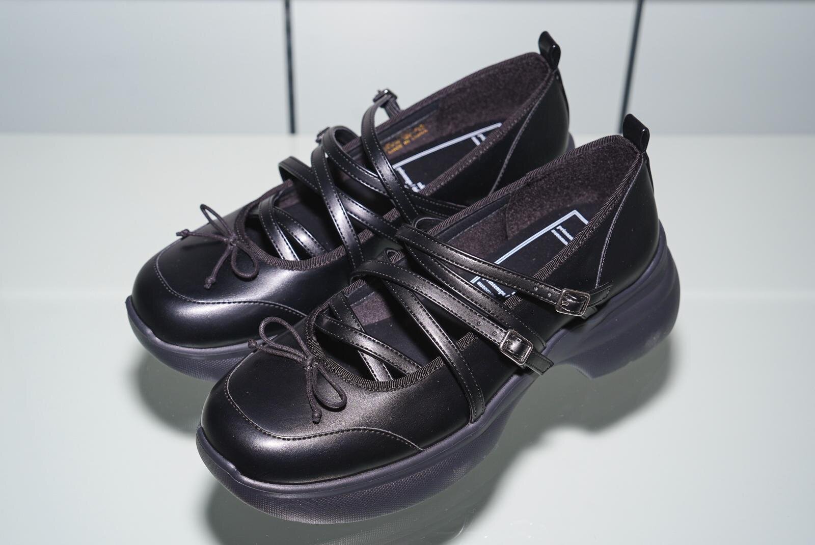 GU×ロク、“後ろギャザー”のショートトレンチコートやうさぎ柄ジャカードニット｜写真24