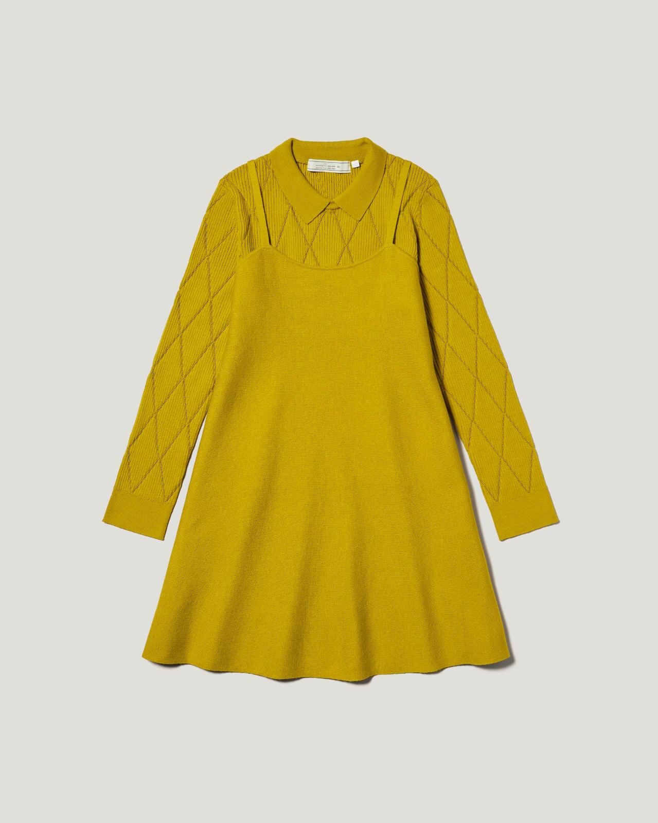 GU×ロク、“後ろギャザー”のショートトレンチコートやうさぎ柄ジャカードニット｜写真44