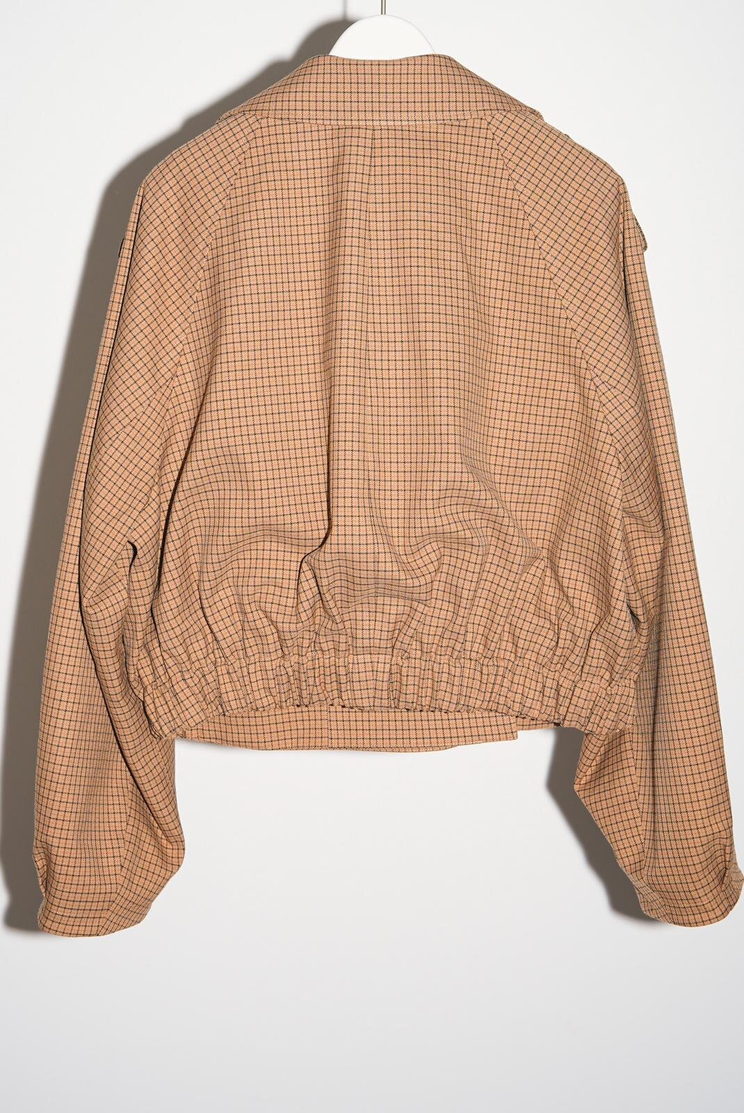 GU×ロク、“後ろギャザー”のショートトレンチコートやうさぎ柄ジャカードニット｜写真16