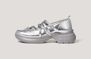 GU×ロク、“後ろギャザー”のショートトレンチコートやうさぎ柄ジャカードニット｜写真50