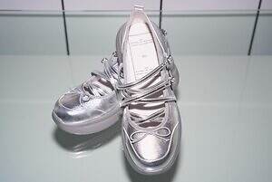 GU×ロク、“後ろギャザー”のショートトレンチコートやうさぎ柄ジャカードニット｜写真22