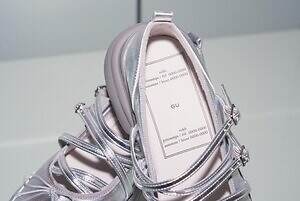 GU×ロク、“後ろギャザー”のショートトレンチコートやうさぎ柄ジャカードニット｜写真23