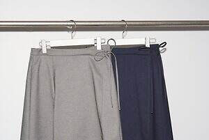 GU×ロク、“後ろギャザー”のショートトレンチコートやうさぎ柄ジャカードニット｜写真8