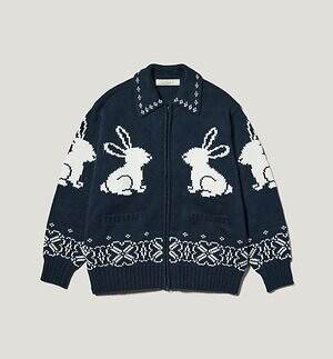GU×ロク、“後ろギャザー”のショートトレンチコートやうさぎ柄ジャカードニット｜写真56