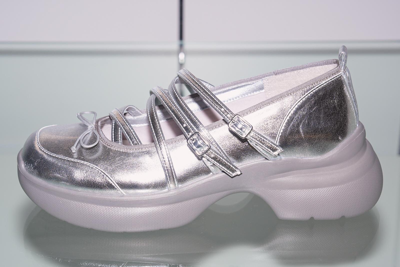 GU×ロク、“後ろギャザー”のショートトレンチコートやうさぎ柄ジャカードニット｜写真21