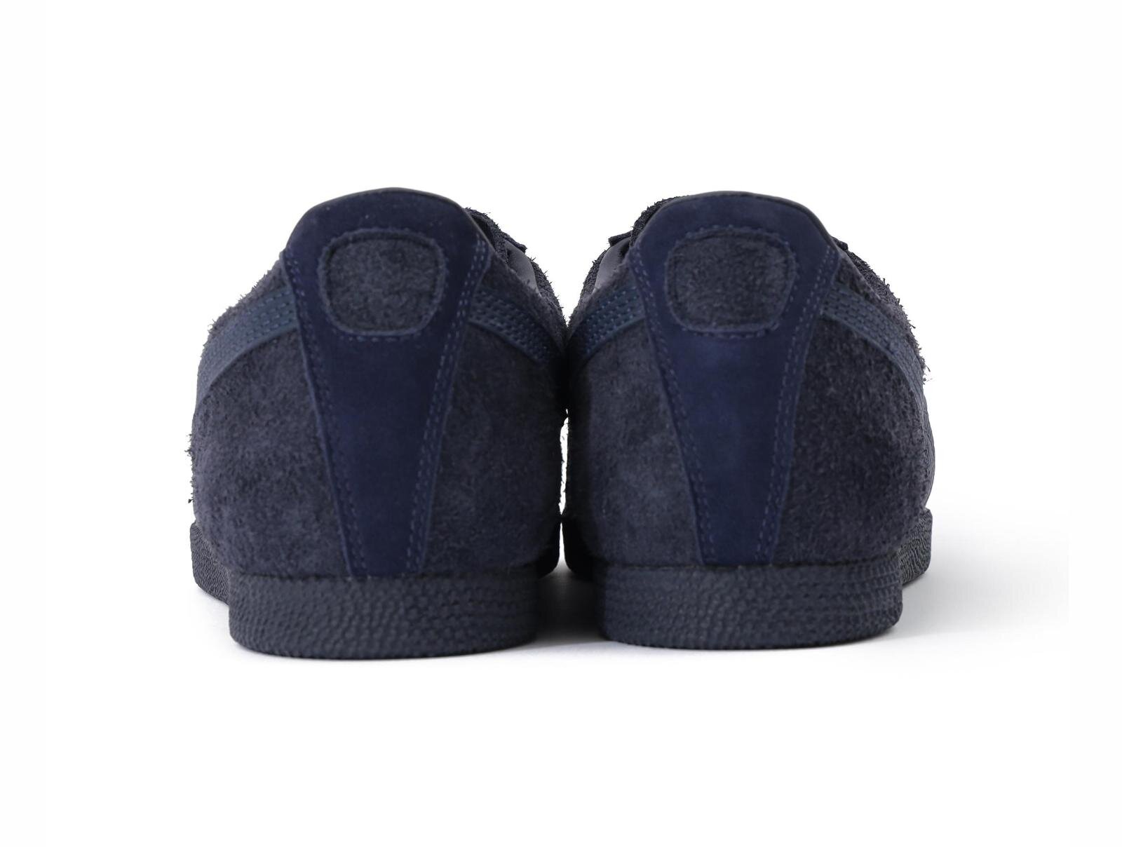 ビームス ボーイ×プーマのブレザージャケット着想“紺スエード”スニーカー、チェック柄など靴紐4本付属｜写真3