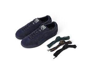 ビームス ボーイ×プーマのブレザージャケット着想“紺スエード”スニーカー、チェック柄など靴紐4本付属｜写真4