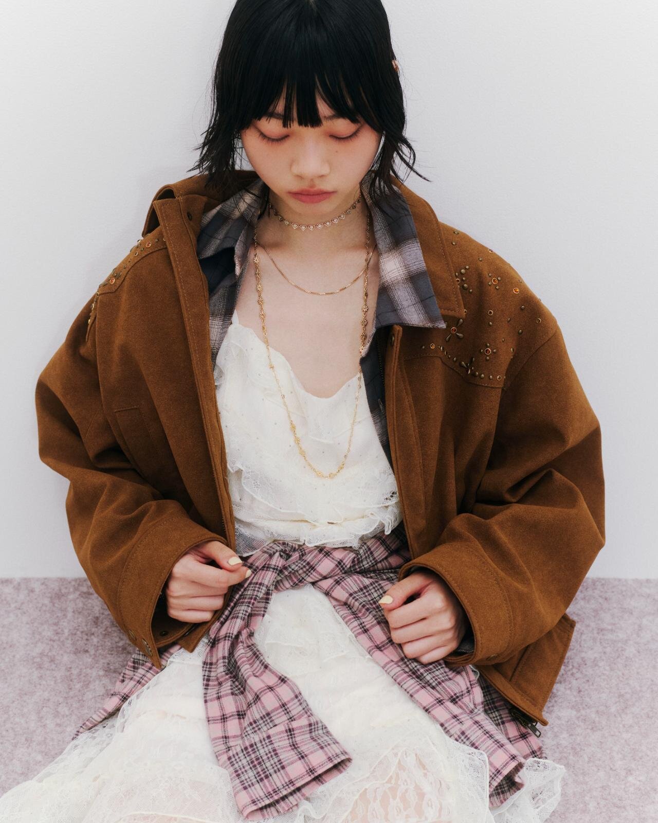 リリー ブラウン×アナ スイ、“スパンコール煌めく”花柄カーディガン＆レース重ねたキャミワンピ｜写真44