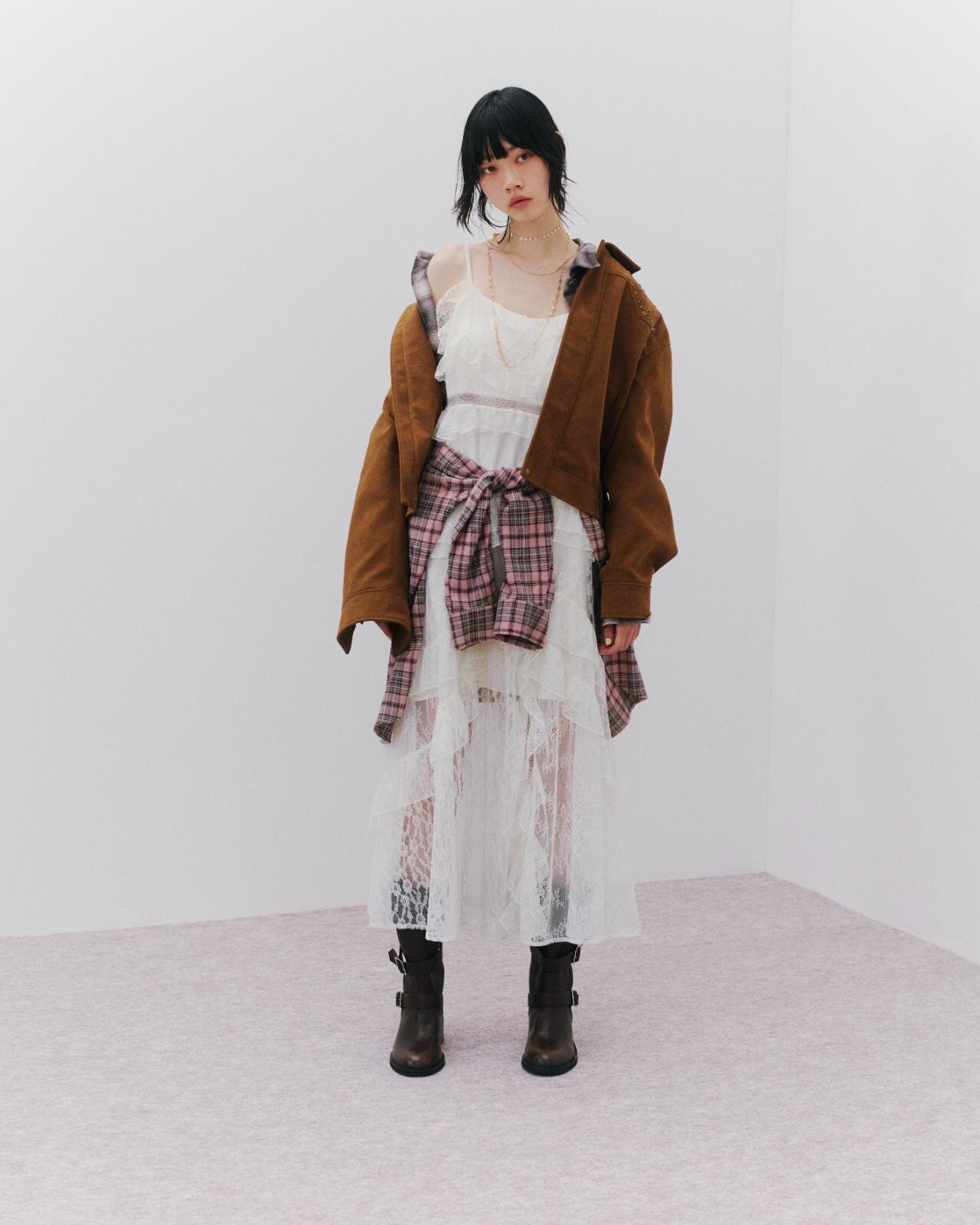 リリー ブラウン×アナ スイ、“スパンコール煌めく”花柄カーディガン＆レース重ねたキャミワンピ｜写真45