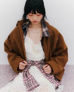 リリー ブラウン×アナ スイ、“スパンコール煌めく”花柄カーディガン＆レース重ねたキャミワンピ｜写真44