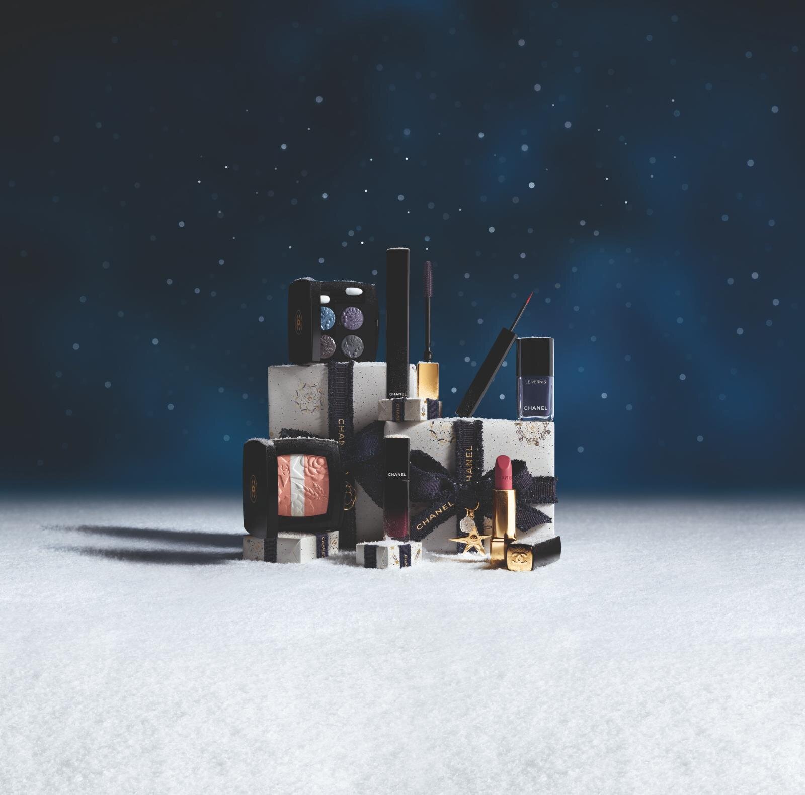シャネル2025年クリスマスコスメ"宇宙・星空着想”夜空イメージの寒色アイシャドウやチーク｜写真17