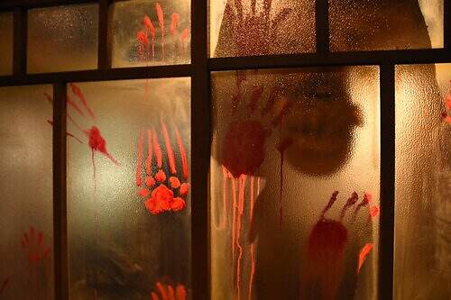 「ホラーにふれる展 -映画美術の世界-」東京ソラマチで、“見て触れる”ホラー映画の体験型展示