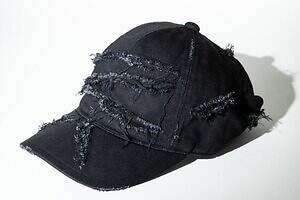 カシラ×劇場版『チェンソーマン レゼ篇』切り裂いたデニムキャップや“ポチタのチェンソー”着想帽子