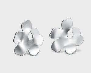 マリメッコ“ウニッコ柄着想”花型ミニペンダント＆ピアスが渋谷に、ジュエリーブランド・カレワラから｜写真7