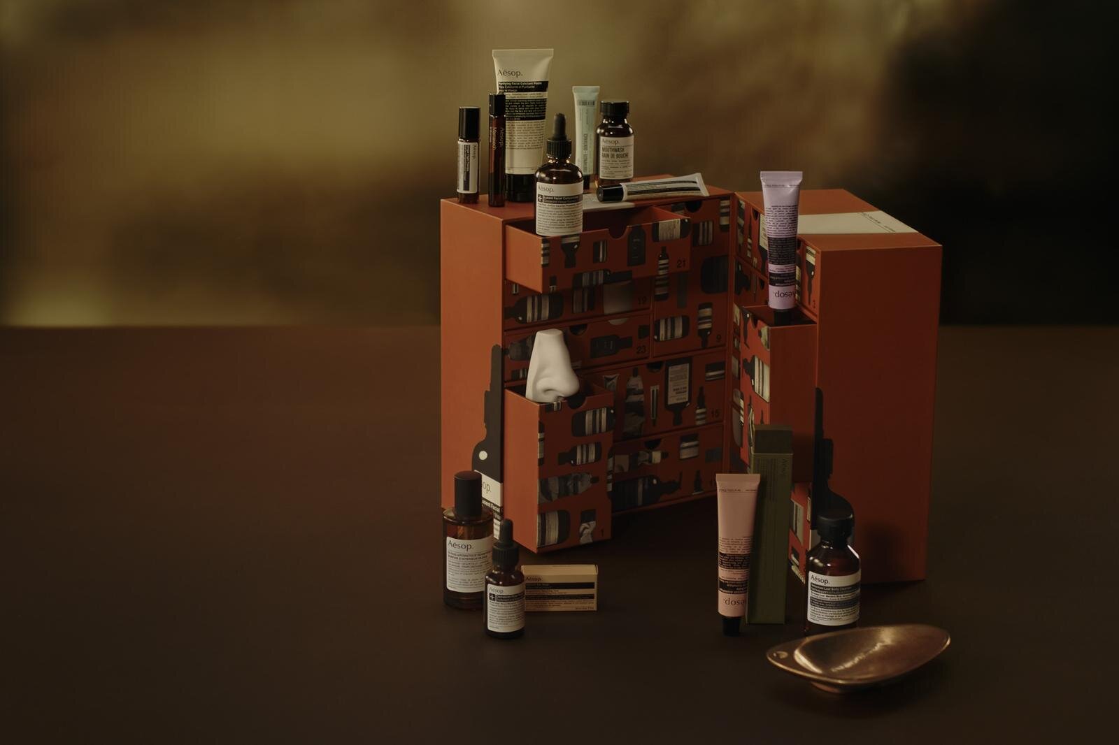 イソップ25年クリスマスコフレ、人気ハンド＆ボディケアやフレグランス全13個入りアドベントカレンダー｜写真5