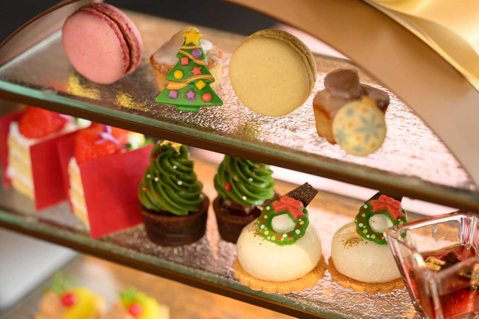 フォションホテル京都のクリスマスアフタヌーンティー、ピンク色チョコフォンデュ&ピスタチオのツリーなど|写真2