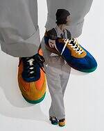 エンジニアド ガーメンツ×カルフ“左右非対称”カラーブロックスニーカー、クロスカントリースキーに着想｜写真15