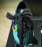 ナイキ × トモ コイズミ“フリルスウッシュ”付きスニーカー、光の角度で変化する鮮やか薄型アッパー｜写真9