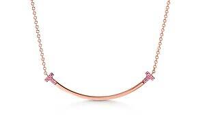 「ティファニー T」日本限定ペンダント、ピンクサファイヤ×ローズゴールドのT スマイルモチーフ