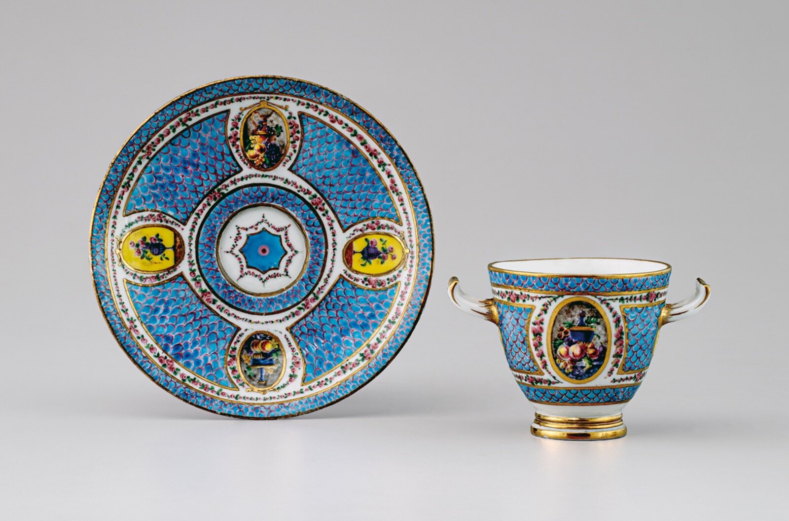 n*1様 マリー・アントワネット・セーヴルの肖像画のメダリオン陶器製 女王の横顔 n*1様 マリー・アントワネット・セーヴルの肖像画のメダリオン