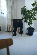 ヨウヘイ オオノ×レイ ビームス“燕尾服”フォルムのジャケット＆パンツ、優雅なドレープで｜写真2